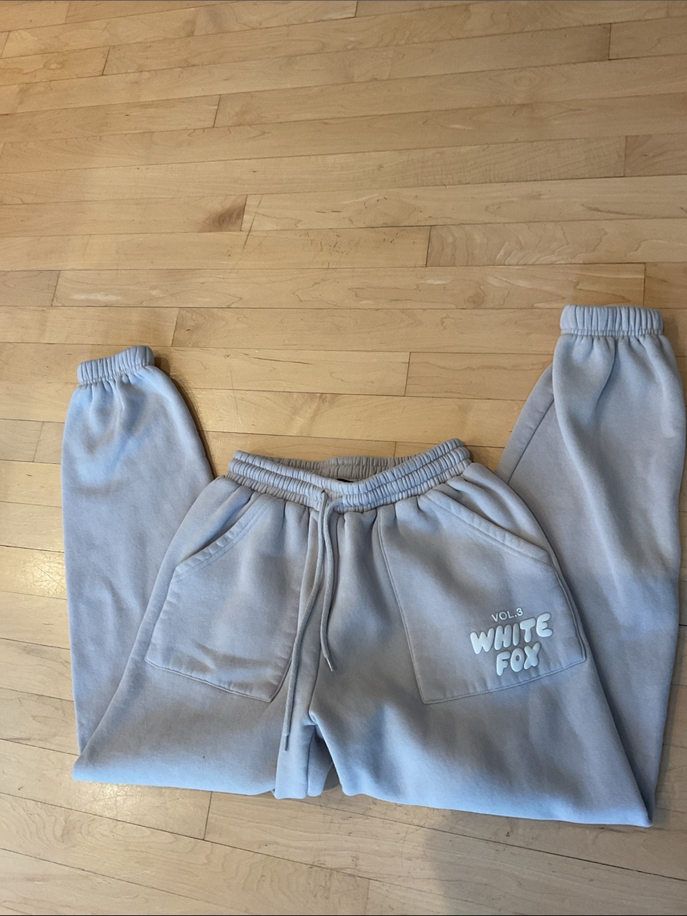 WHITE FOX Vol.3 Offstage Sweatpants in color: Moon 🤍 - Picture 4 of 5